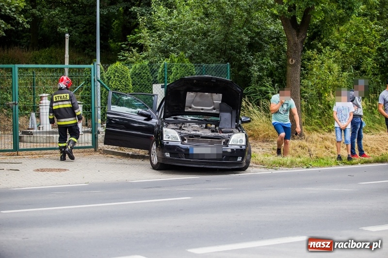 Zdjęcie w galerii na portalu naszraciborz.pl: Zderzenie BMW i opla vectry na Brzeskiej wiadomości z regionu