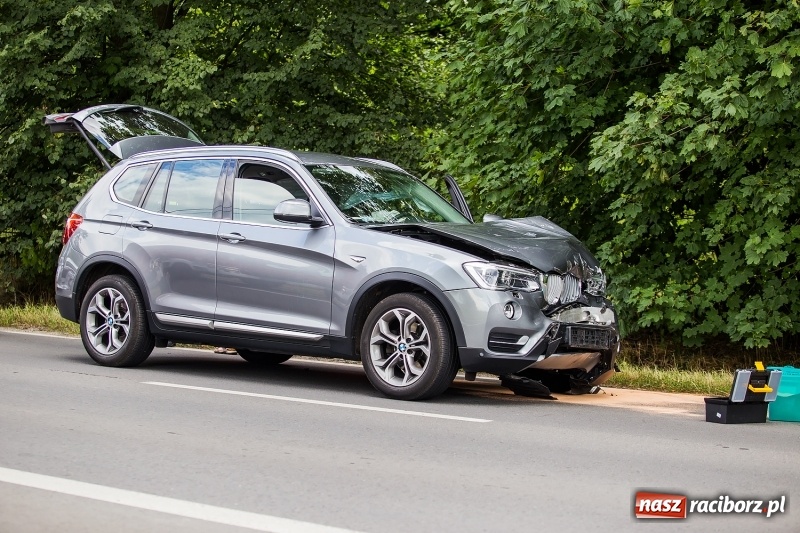 Zdjęcie w galerii na portalu naszraciborz.pl: Zderzenie BMW i opla vectry na Brzeskiej wiadomości z regionu