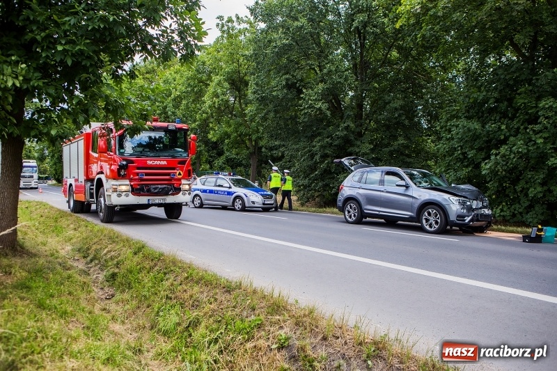 Zdjęcie w galerii na portalu naszraciborz.pl: Zderzenie BMW i opla vectry na Brzeskiej wiadomości z regionu
