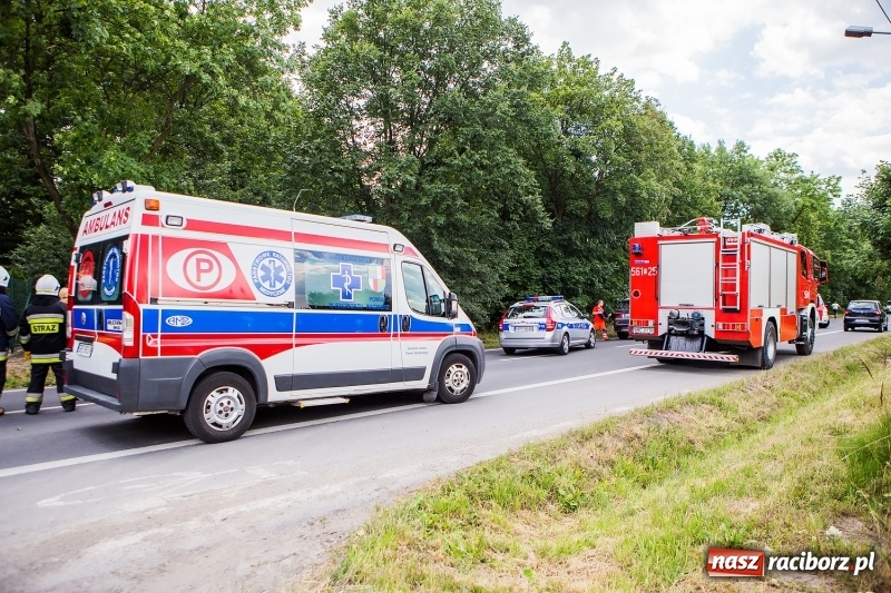 Zdjęcie w galerii na portalu naszraciborz.pl: Zderzenie BMW i opla vectry na Brzeskiej wiadomości z regionu