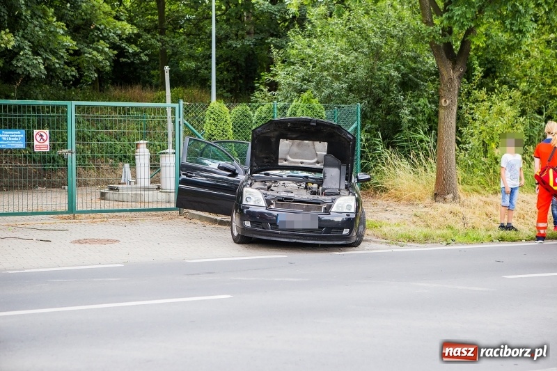 Zdjęcie w galerii na portalu naszraciborz.pl: Zderzenie BMW i opla vectry na Brzeskiej wiadomości z regionu
