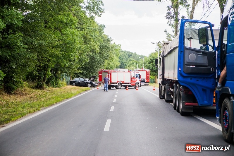 Zdjęcie w galerii na portalu naszraciborz.pl: Zderzenie BMW i opla vectry na Brzeskiej wiadomości z regionu