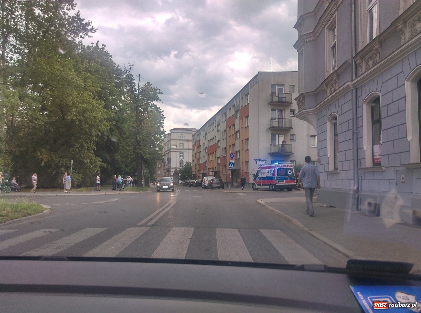 Zdjęcie w galerii na portalu naszraciborz.pl: Wczoraj na Wojska Polskiego doszło do potrącenia na przejściu dla pieszych wiadomości z regionu