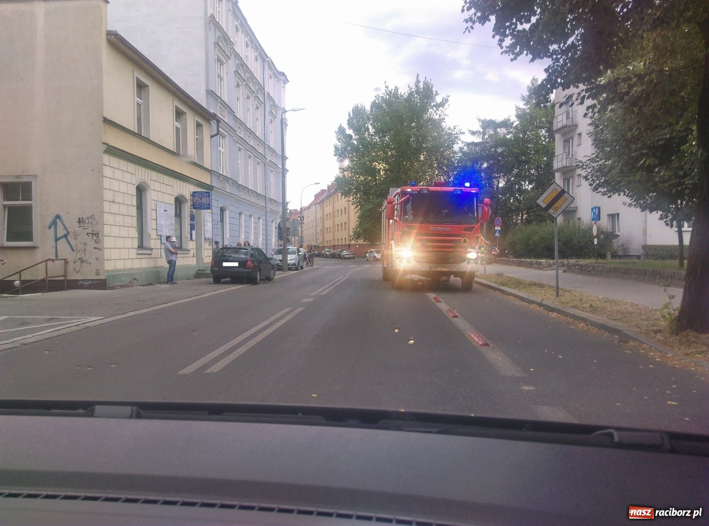 Zdjęcie w galerii na portalu naszraciborz.pl: Wczoraj na Wojska Polskiego doszło do potrącenia na przejściu dla pieszych wiadomości z regionu