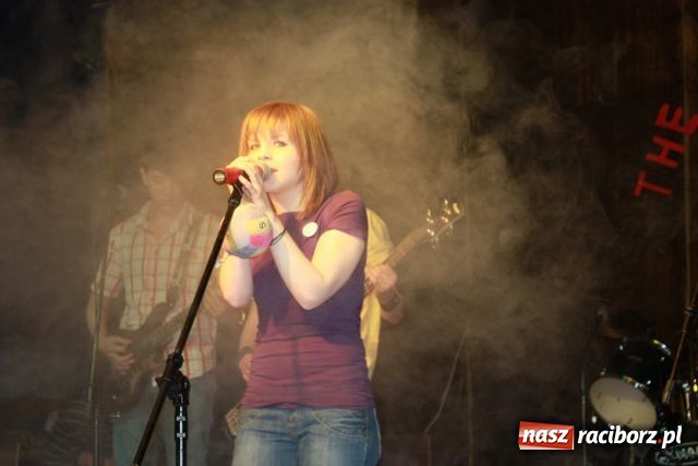 Zdjęcie w galerii na portalu naszraciborz.pl: Koncert rockowy i karaoke wiadomości z regionu