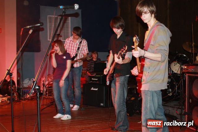 Zdjęcie w galerii na portalu naszraciborz.pl: Koncert rockowy i karaoke wiadomości z regionu