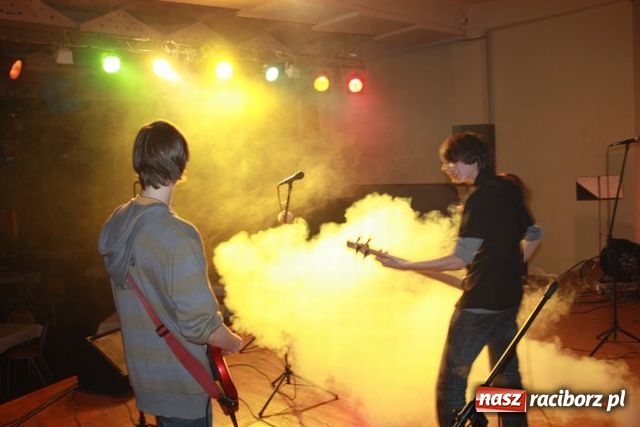 Zdjęcie w galerii na portalu naszraciborz.pl: Koncert rockowy i karaoke wiadomości z regionu