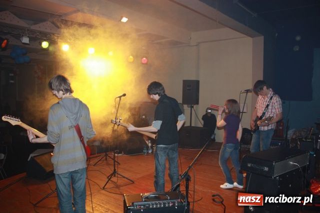 Zdjęcie w galerii na portalu naszraciborz.pl: Koncert rockowy i karaoke wiadomości z regionu