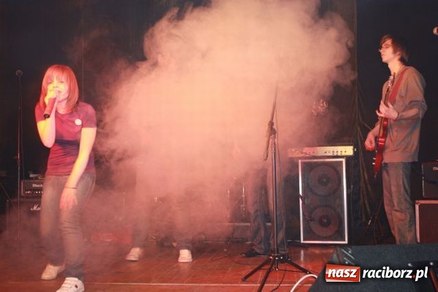 Zdjęcie w galerii na portalu naszraciborz.pl: Koncert rockowy i karaoke wiadomości z regionu