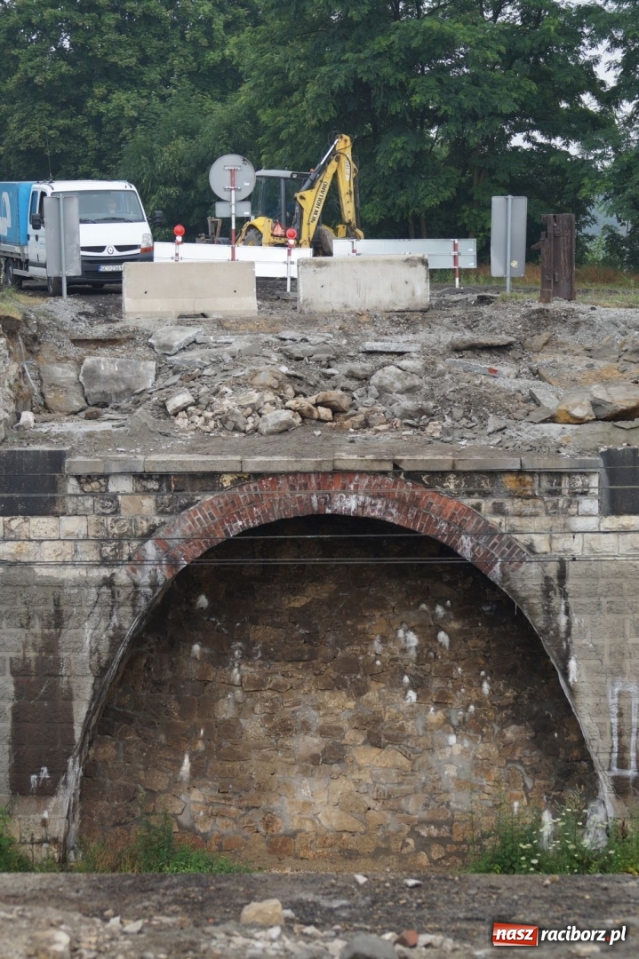 Zdjęcie w galerii na portalu naszraciborz.pl: Remontowany wiadukt w Nędzy już bez przęsła  wiadomości z regionu