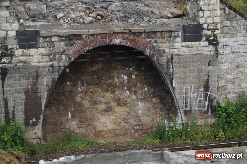 Zdjęcie w galerii na portalu naszraciborz.pl: Remontowany wiadukt w Nędzy już bez przęsła  wiadomości z regionu