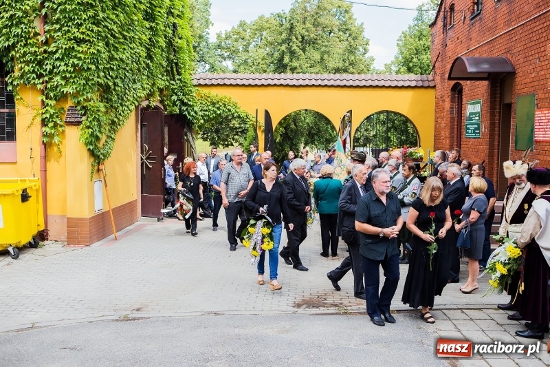 Zdjęcie w galerii na portalu naszraciborz.pl: Na cmentarzu Jeruzalem pożegnano artystę plastyka Mariana Zawisłę wiadomości z regionu