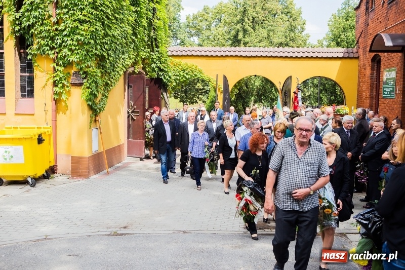 Zdjęcie w galerii na portalu naszraciborz.pl: Na cmentarzu Jeruzalem pożegnano artystę plastyka Mariana Zawisłę wiadomości z regionu