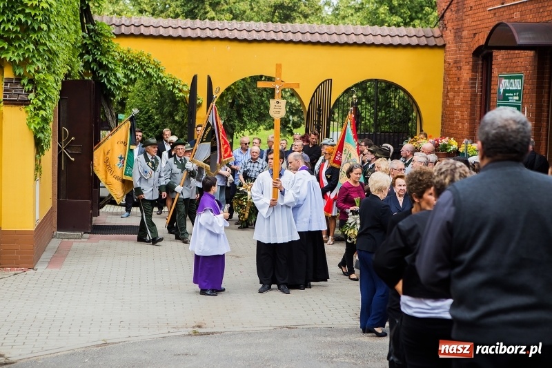 Zdjęcie w galerii na portalu naszraciborz.pl: Na cmentarzu Jeruzalem pożegnano artystę plastyka Mariana Zawisłę wiadomości z regionu