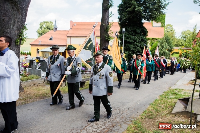 Zdjęcie w galerii na portalu naszraciborz.pl: Na cmentarzu Jeruzalem pożegnano artystę plastyka Mariana Zawisłę wiadomości z regionu