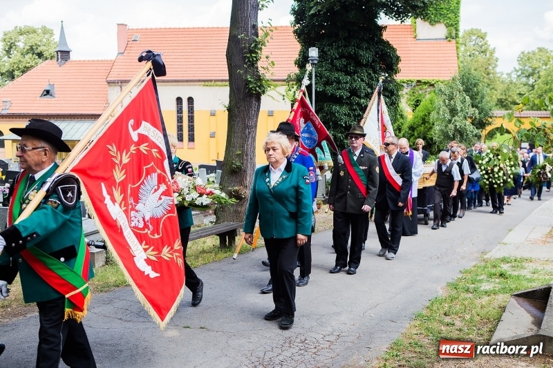 Zdjęcie w galerii na portalu naszraciborz.pl: Na cmentarzu Jeruzalem pożegnano artystę plastyka Mariana Zawisłę wiadomości z regionu