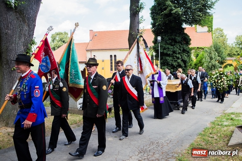 Zdjęcie w galerii na portalu naszraciborz.pl: Na cmentarzu Jeruzalem pożegnano artystę plastyka Mariana Zawisłę wiadomości z regionu