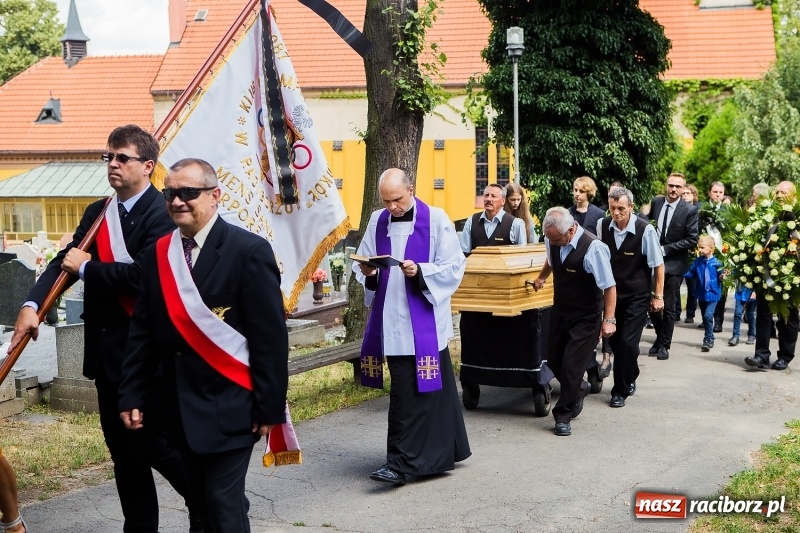 Zdjęcie w galerii na portalu naszraciborz.pl: Na cmentarzu Jeruzalem pożegnano artystę plastyka Mariana Zawisłę wiadomości z regionu