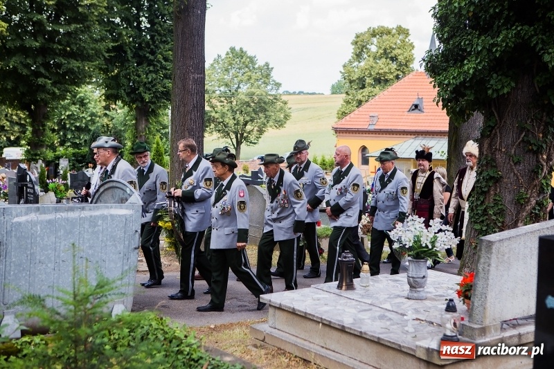 Zdjęcie w galerii na portalu naszraciborz.pl: Na cmentarzu Jeruzalem pożegnano artystę plastyka Mariana Zawisłę wiadomości z regionu