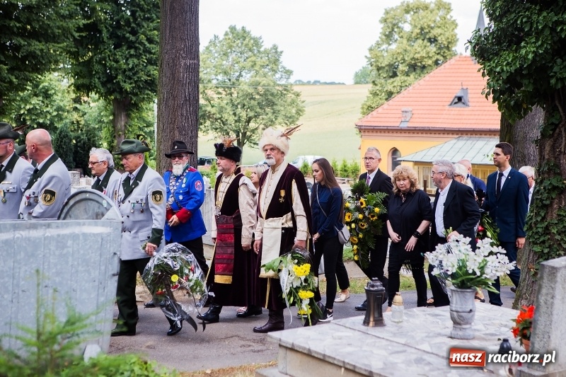 Zdjęcie w galerii na portalu naszraciborz.pl: Na cmentarzu Jeruzalem pożegnano artystę plastyka Mariana Zawisłę wiadomości z regionu