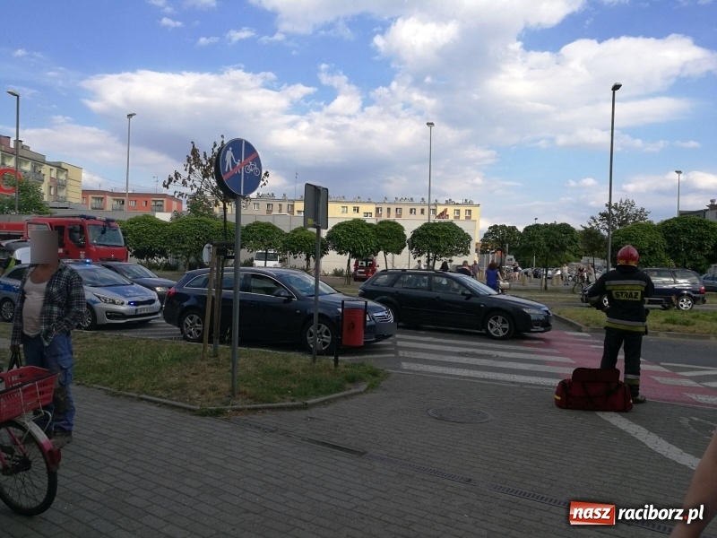 Zdjęcie w galerii na portalu naszraciborz.pl: Potrącenie rowerzysty na ul. Opawskiej  wiadomości z regionu