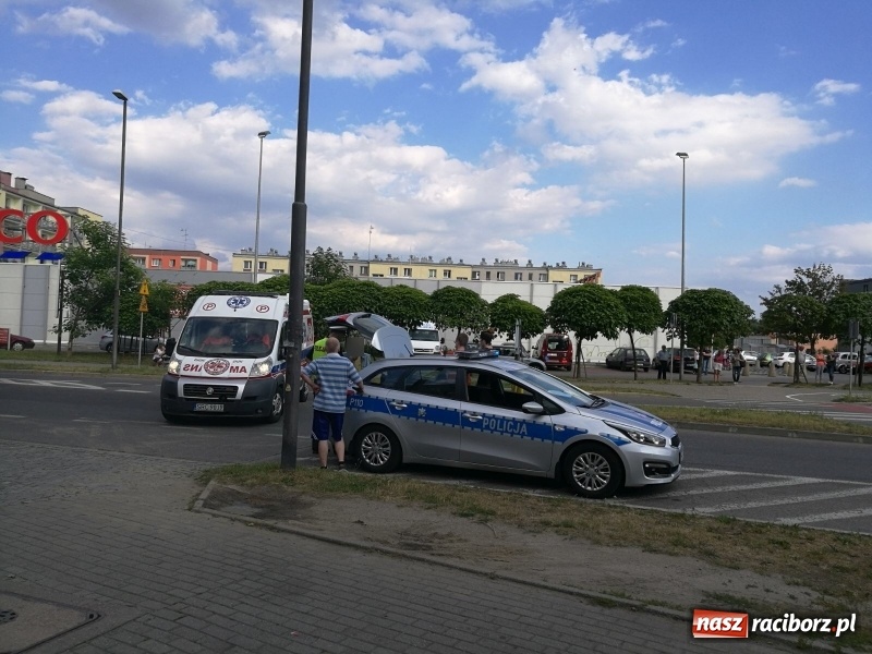 Zdjęcie w galerii na portalu naszraciborz.pl: Potrącenie rowerzysty na ul. Opawskiej  wiadomości z regionu
