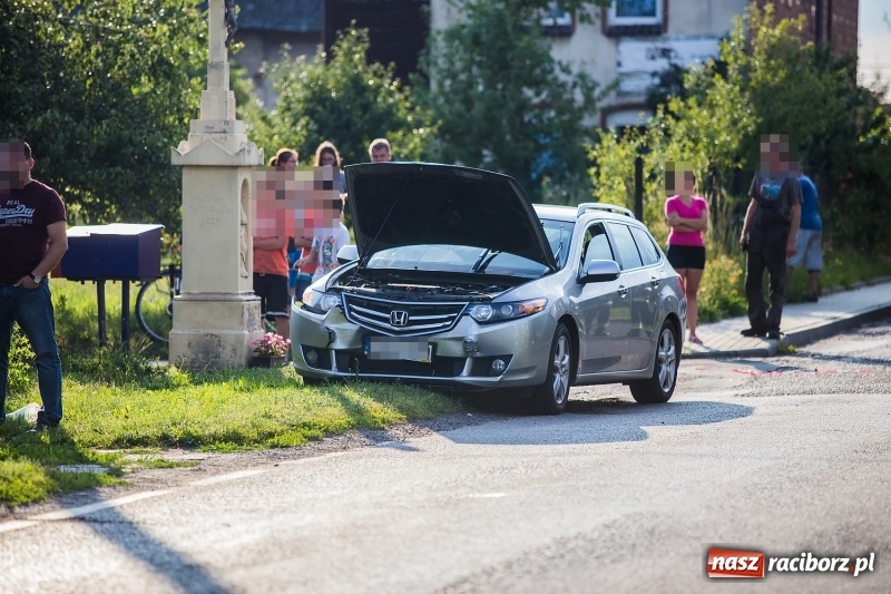 Zdjęcie w galerii na portalu naszraciborz.pl: Zderzenie mercedesa i hondy w Cyprzanowie  wiadomości z regionu