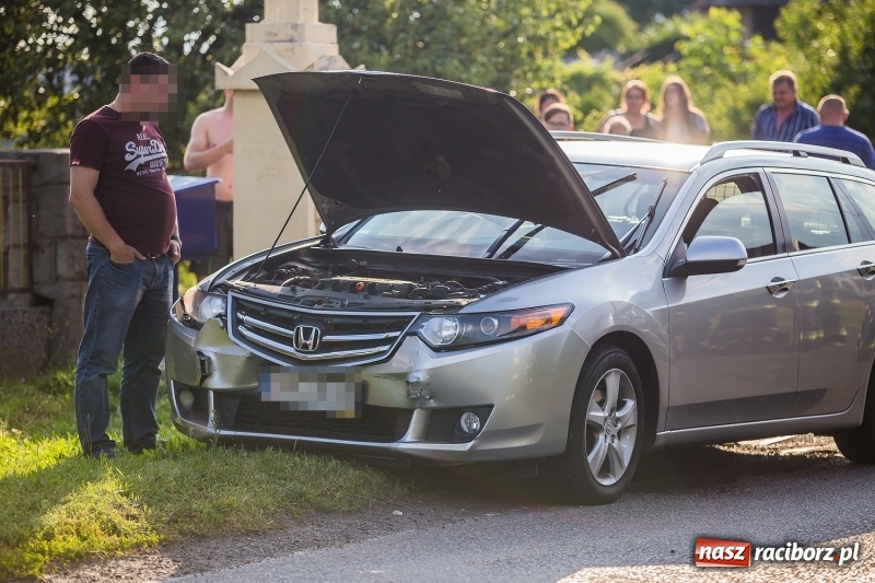 Zdjęcie w galerii na portalu naszraciborz.pl: Zderzenie mercedesa i hondy w Cyprzanowie  wiadomości z regionu