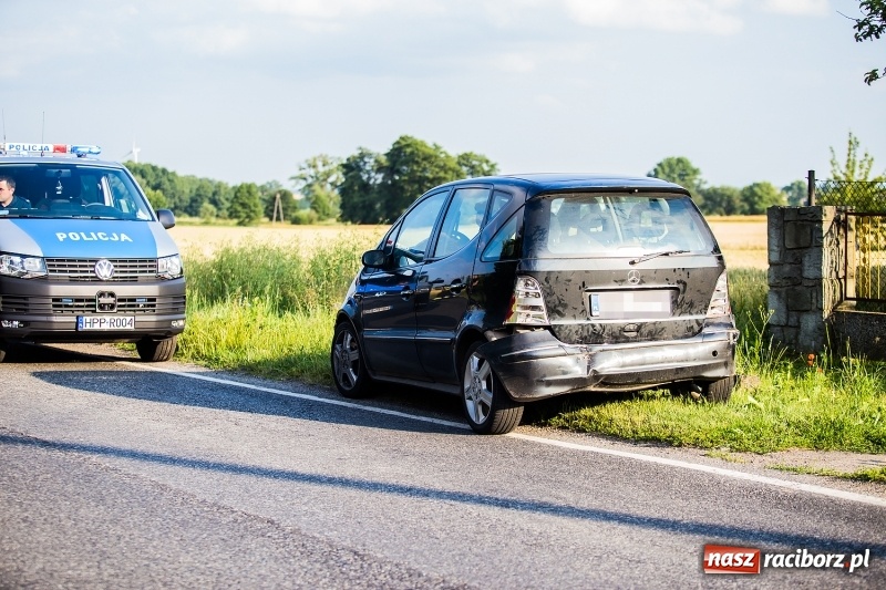 Zdjęcie w galerii na portalu naszraciborz.pl: Zderzenie mercedesa i hondy w Cyprzanowie  wiadomości z regionu