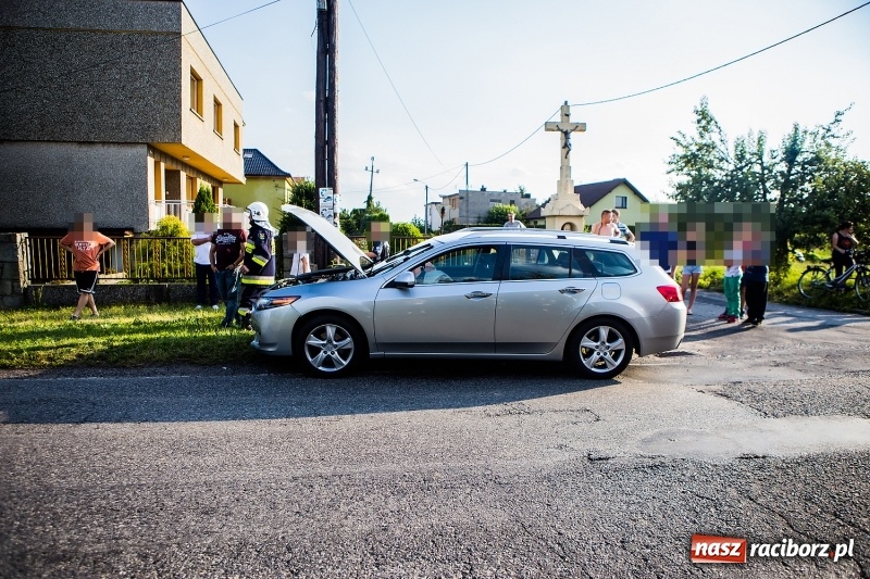 Zdjęcie w galerii na portalu naszraciborz.pl: Zderzenie mercedesa i hondy w Cyprzanowie  wiadomości z regionu