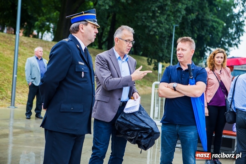 Zdjęcie w galerii na portalu naszraciborz.pl: Na przystani kajakowej można oglądać wystawę poświęconą powodzi tysiąclecia wiadomości z regionu