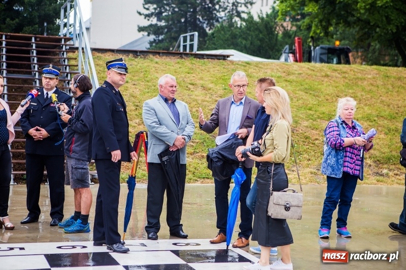 Zdjęcie w galerii na portalu naszraciborz.pl: Na przystani kajakowej można oglądać wystawę poświęconą powodzi tysiąclecia wiadomości z regionu