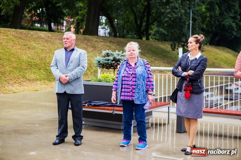 Zdjęcie w galerii na portalu naszraciborz.pl: Na przystani kajakowej można oglądać wystawę poświęconą powodzi tysiąclecia wiadomości z regionu