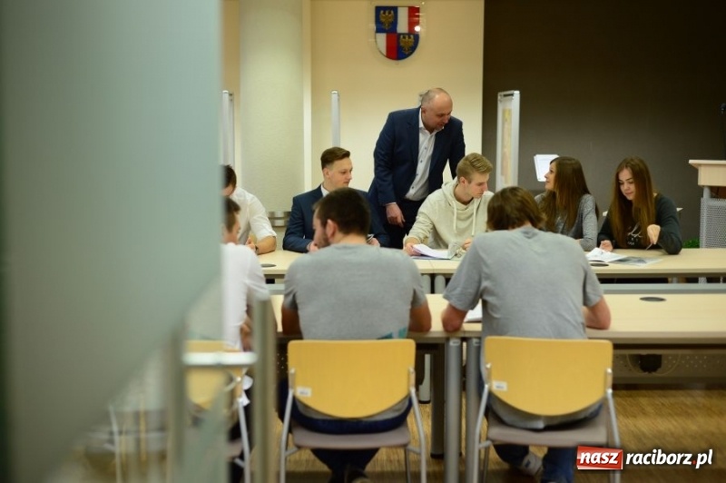 Zdjęcie w galerii na portalu naszraciborz.pl: Trwa drugi nabór do PWSZ w Raciborzu wiadomości z regionu