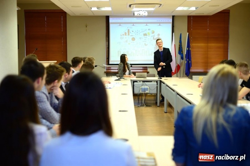 Zdjęcie w galerii na portalu naszraciborz.pl: Trwa drugi nabór do PWSZ w Raciborzu wiadomości z regionu