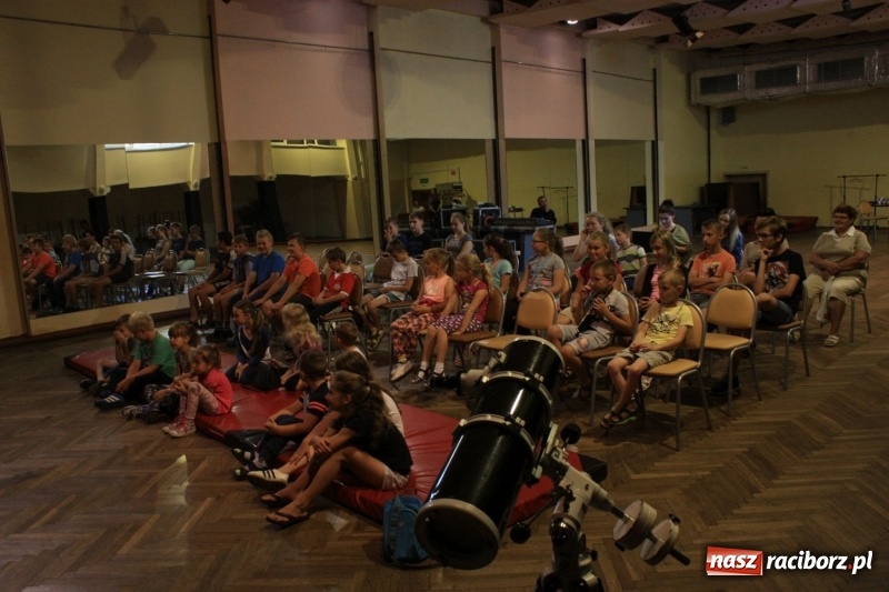 Zdjęcie w galerii na portalu naszraciborz.pl: Kosmiczne rozpoczęcie wakacji w krzanowickim domu kultury  wiadomości z regionu