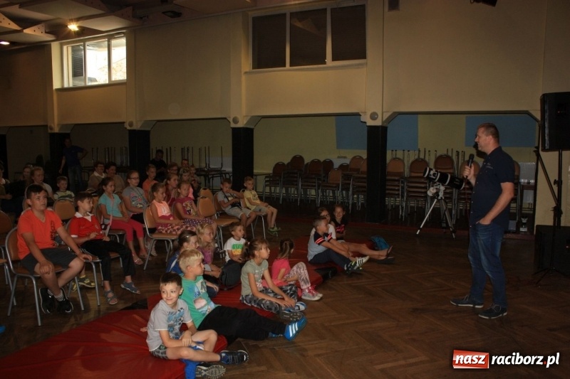 Zdjęcie w galerii na portalu naszraciborz.pl: Kosmiczne rozpoczęcie wakacji w krzanowickim domu kultury  wiadomości z regionu