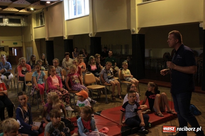 Zdjęcie w galerii na portalu naszraciborz.pl: Kosmiczne rozpoczęcie wakacji w krzanowickim domu kultury  wiadomości z regionu