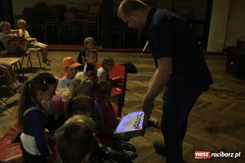 Zdjęcie w galerii na portalu naszraciborz.pl: Kosmiczne rozpoczęcie wakacji w krzanowickim domu kultury  wiadomości z regionu