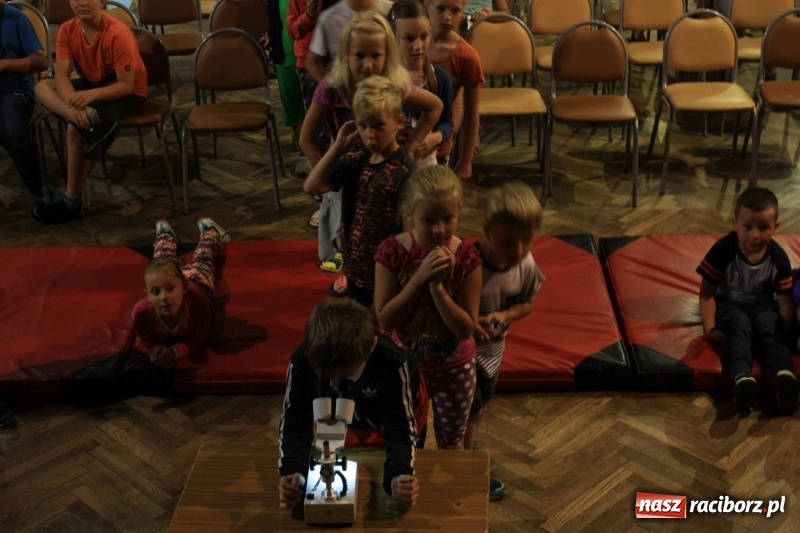 Zdjęcie w galerii na portalu naszraciborz.pl: Kosmiczne rozpoczęcie wakacji w krzanowickim domu kultury  wiadomości z regionu