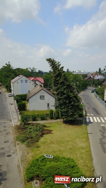 Zdjęcie w galerii na portalu naszraciborz.pl: Kuźnia Raciborska - obraz miasta po nawałnicy. Fotografie z drona wiadomości z regionu