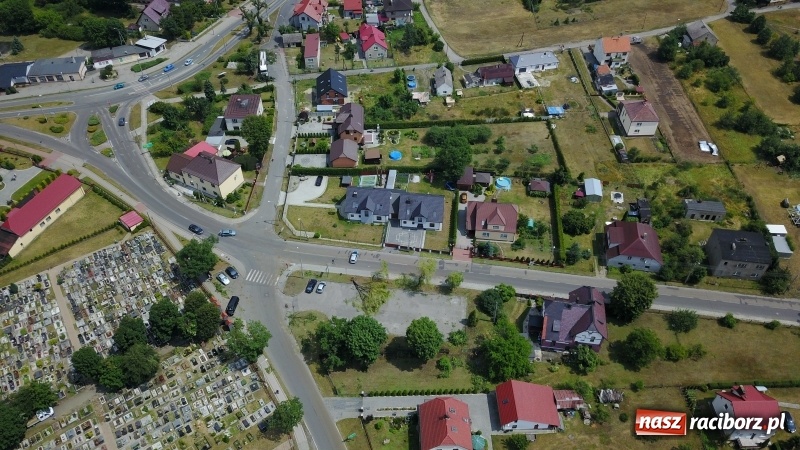 Zdjęcie w galerii na portalu naszraciborz.pl: Kuźnia Raciborska - obraz miasta po nawałnicy. Fotografie z drona wiadomości z regionu