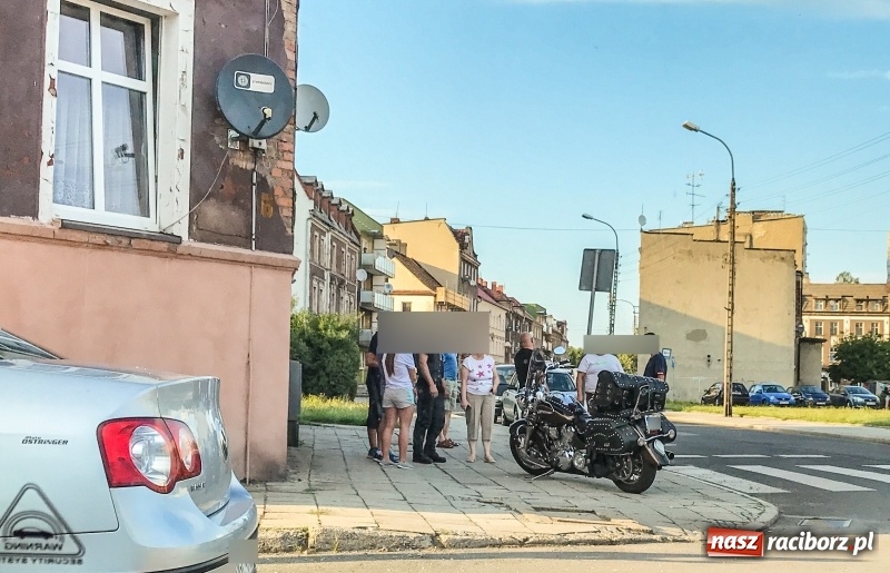 Zdjęcie w galerii na portalu naszraciborz.pl: Zderzenie motocykla i passata na Ostrogu  wiadomości z regionu