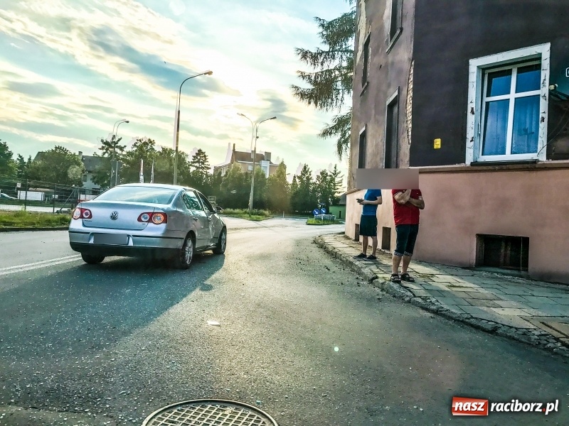 Zdjęcie w galerii na portalu naszraciborz.pl: Zderzenie motocykla i passata na Ostrogu  wiadomości z regionu