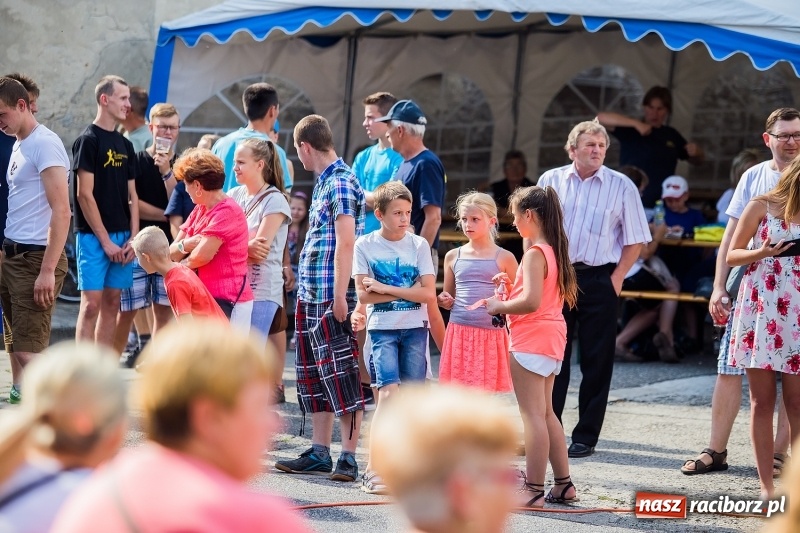 Zdjęcie w galerii na portalu naszraciborz.pl: Żelazny jak strażak w Krzanowicach. Patryk Wyglenda z pucharem prezesa OSP Krzanowice wiadomości z regionu