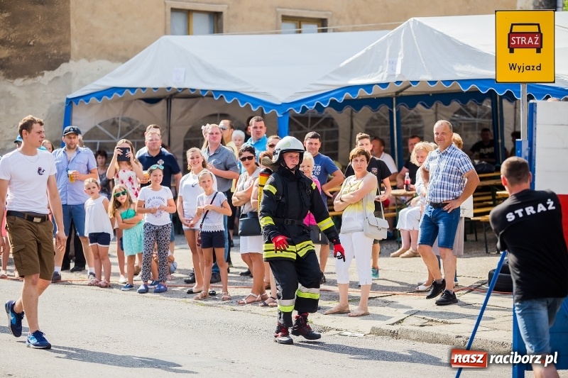 Zdjęcie w galerii na portalu naszraciborz.pl: Żelazny jak strażak w Krzanowicach. Patryk Wyglenda z pucharem prezesa OSP Krzanowice wiadomości z regionu