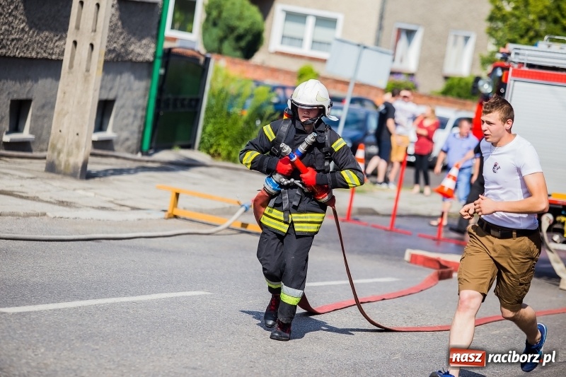 Zdjęcie w galerii na portalu naszraciborz.pl: Żelazny jak strażak w Krzanowicach. Patryk Wyglenda z pucharem prezesa OSP Krzanowice wiadomości z regionu