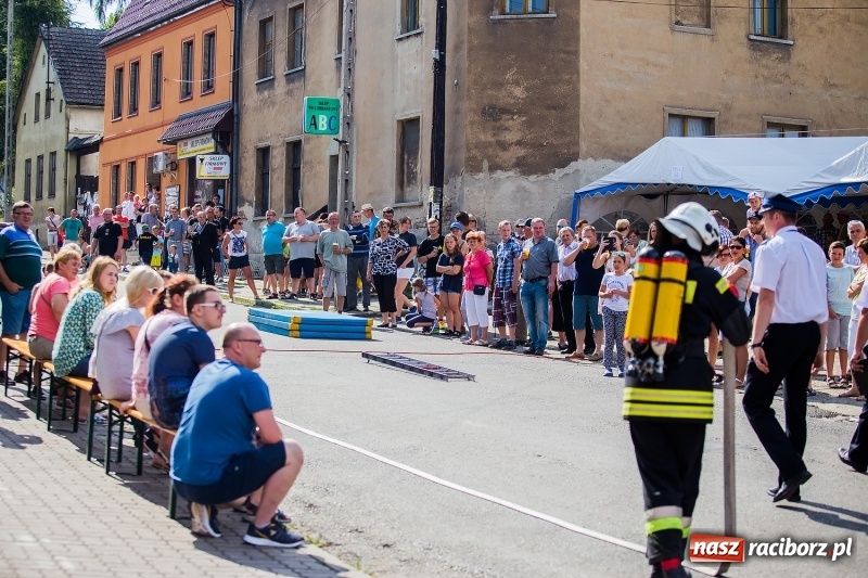 Zdjęcie w galerii na portalu naszraciborz.pl: Żelazny jak strażak w Krzanowicach. Patryk Wyglenda z pucharem prezesa OSP Krzanowice wiadomości z regionu