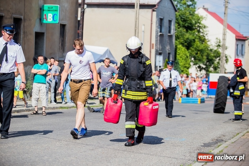 Zdjęcie w galerii na portalu naszraciborz.pl: Żelazny jak strażak w Krzanowicach. Patryk Wyglenda z pucharem prezesa OSP Krzanowice wiadomości z regionu