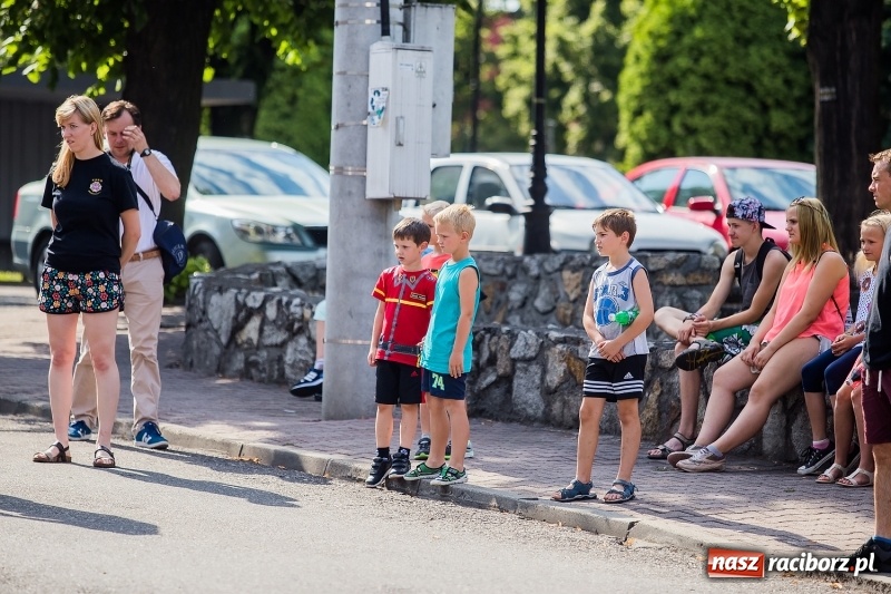 Zdjęcie w galerii na portalu naszraciborz.pl: Żelazny jak strażak w Krzanowicach. Patryk Wyglenda z pucharem prezesa OSP Krzanowice wiadomości z regionu